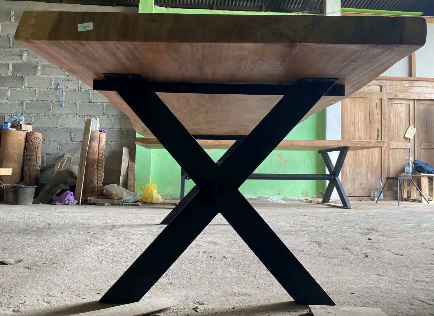  Product image 2 of the product “Natural Wood Table suar with metal legs, 280cm length, 120cm width, 83.5cm height. Table top 7cm thickness ”